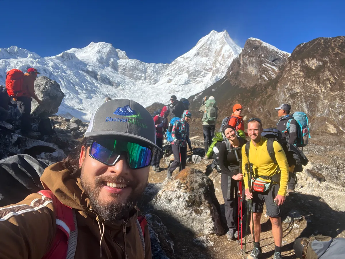 Guide and group
