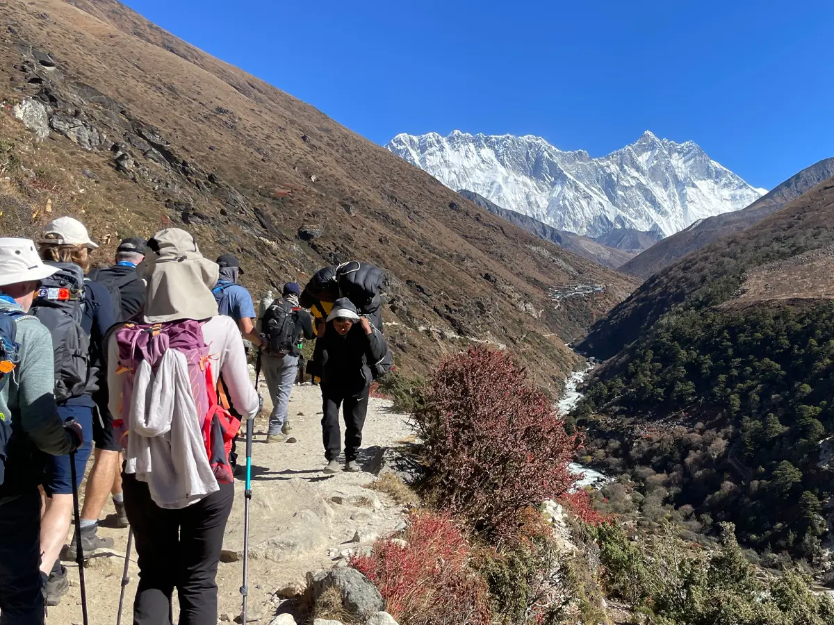 on the way to tengboche