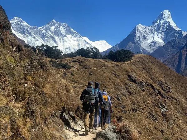 The trail to hotel everest view